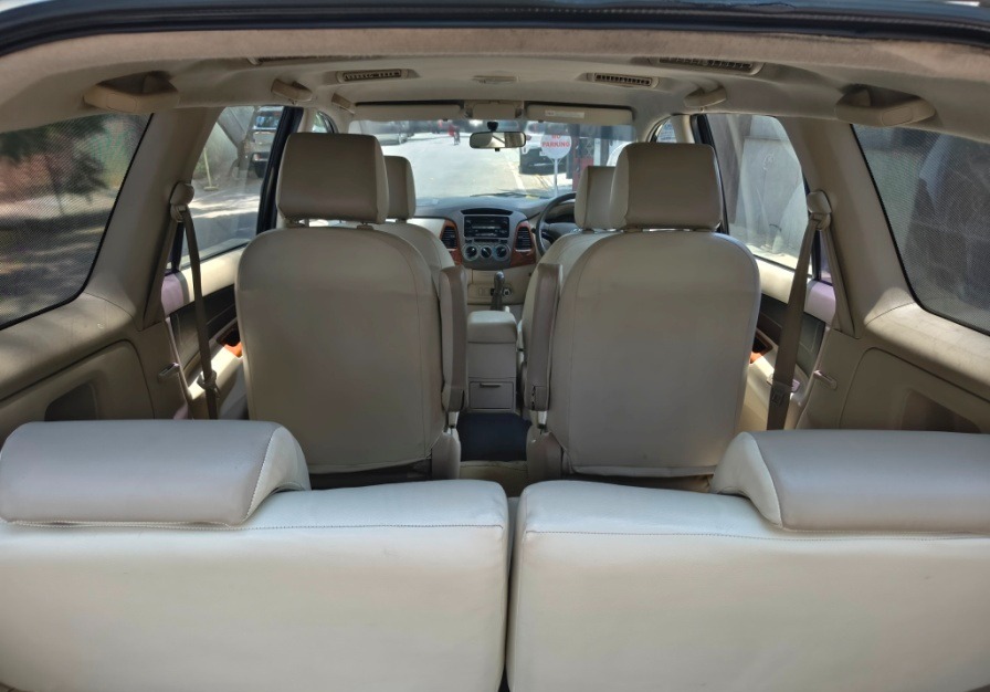 Toyota Innova - Image 3